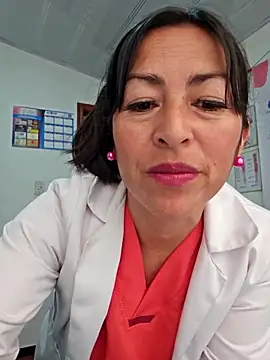 Show modela JustSamantha_ na web-kameri