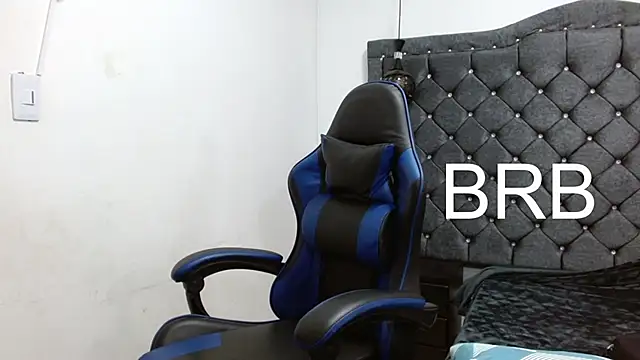 Pertunjukan Kamera Web luka_big18