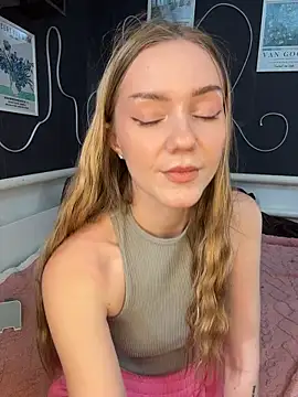 Chat +18 de MilaMoone ao vivo