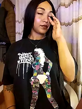 Онлайн чат XXX FallsForHerSmile