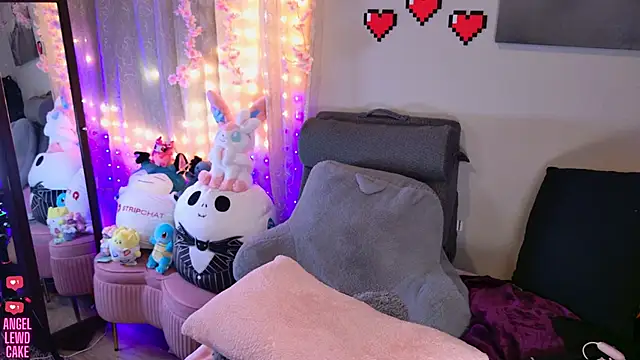 Angel-Lewd-Cake: вебкам-шоу