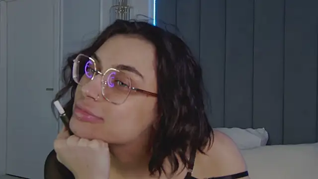 د ردشة VioletAsh الجنسية المباشرة