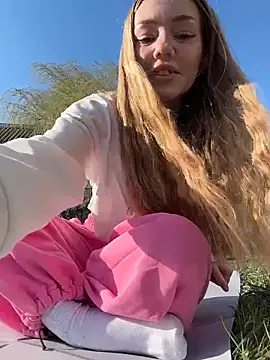 MilaMoone's Live XXX Chat