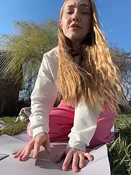 XXX chat uživo modela MilaMoone