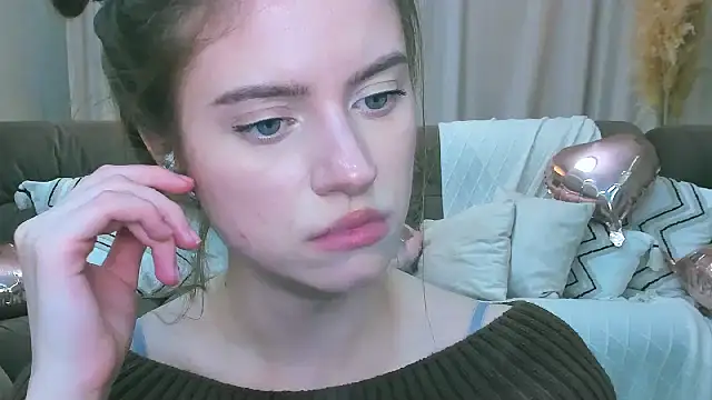 Erica_Kiss Adlı Modelin Canlı XXX Sohbeti