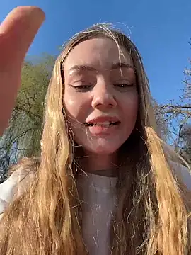 XXX chat uživo modela MilaMoone