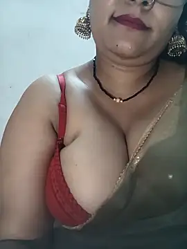 Nyra-23 在線直播表演