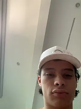 MattGarcia888 Show in webcam