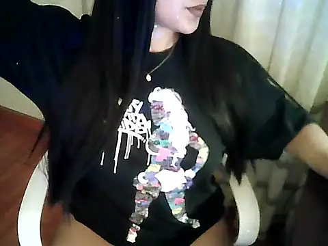 FallsForHerSmile's Live XXX Chat