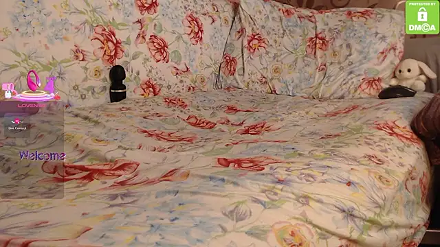 _M_i_a___'s Live XXX Chat