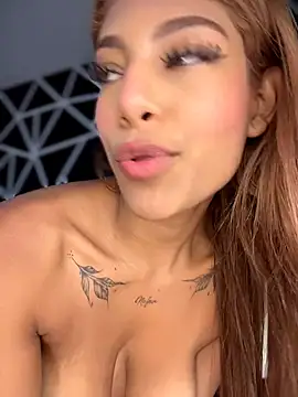 SinLunaXXX's Live XXX Chat