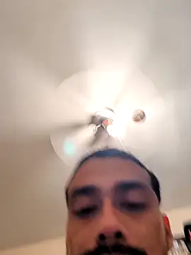 Cnutt310 Show in webcam