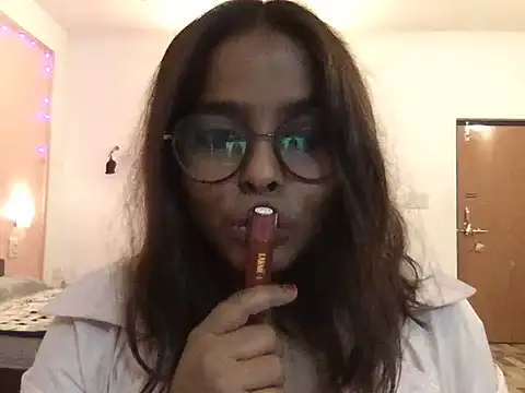 Živý XXX chat raveena_hot