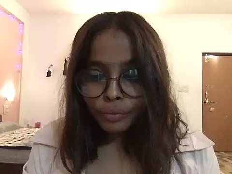 Czat XXX na żywo – raveena_hot