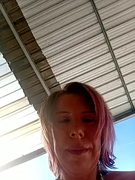 Juicy_Lucy's Live XXX Chat