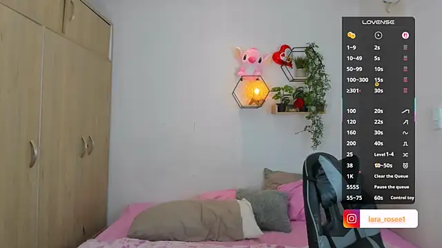 lara_rose1 Adlı Modelin Canlı XXX Sohbeti