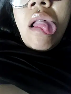 Camilu23 Show in webcam