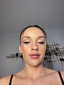 KatieCutieXooo Webcam show