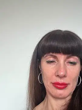 LadyLuxLover Adlı Modelin Canlı XXX Sohbeti