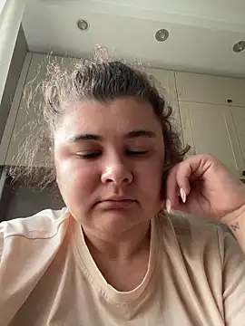 Chat XXX en directo de AliceCurlyX