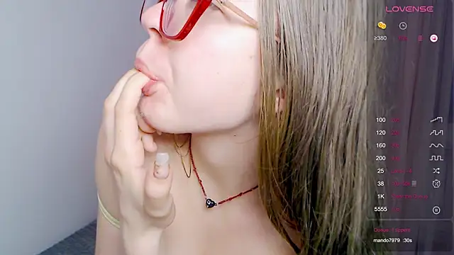 Sarah_HS Adlı Modelin Canlı XXX Sohbeti