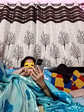 Gullapi: διαδικτυακό σόου στην κάμερα