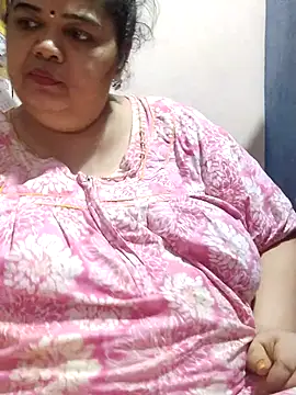 tamilthanushri Chat XXX in diretta