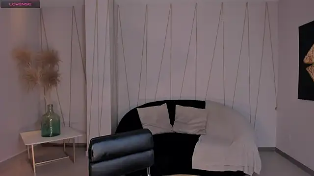 MiaLaurence's Live XXX Chat