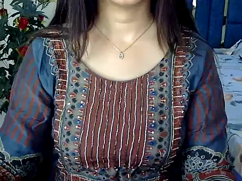 Pink_for_uh: διαδικτυακό σόου στην κάμερα