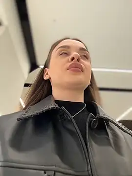 KristiRich Adlı Modelin Canlı XXX Sohbeti