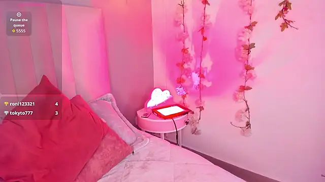 Lola_12_ Adlı Modelin Canlı XXX Sohbeti