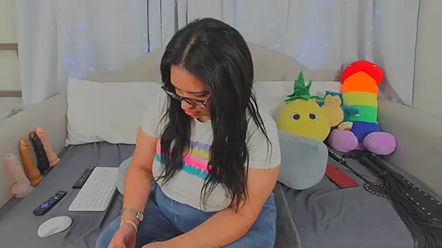 MeghanXO Show in webcam