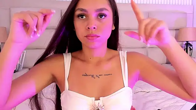 CarolineFyre Adlı Modelin Canlı XXX Sohbeti