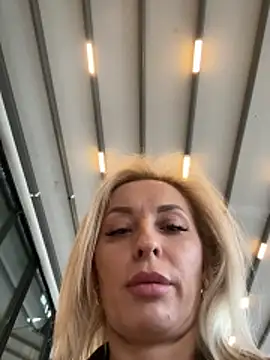 XXX chat uživo modela VikaBunny1