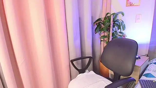 Chat XXX ao vivo de Kiara_noirr