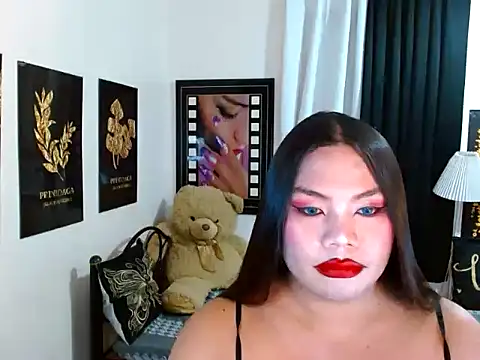 TSbrianaHugeCock 在線直播表演