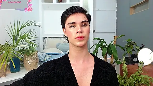 jhuan_cute Show in webcam