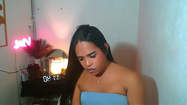 Lorainnelustts Pertunjukan Webcam