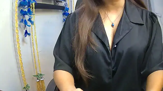 Chat +18 de aarya_love ao vivo