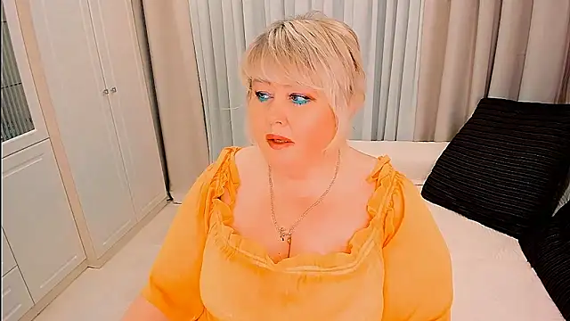 BIGTITSBBW élő XXX-chatje