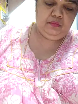 tamilthanushri Chat XXX in diretta