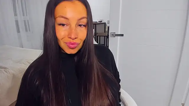 AvisFlowers Adlı Modelin Canlı XXX Sohbeti