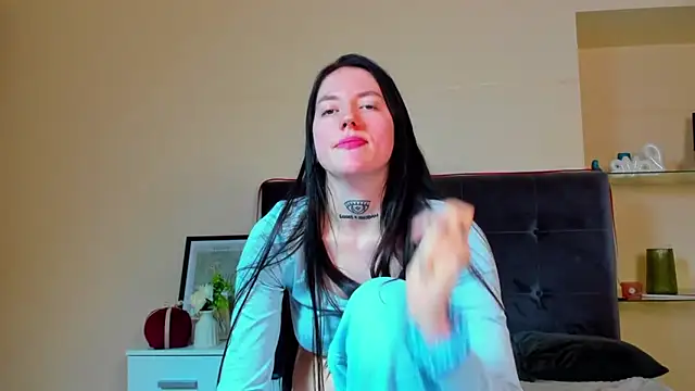 AdrianaCult Adlı Modelin Canlı XXX Sohbeti