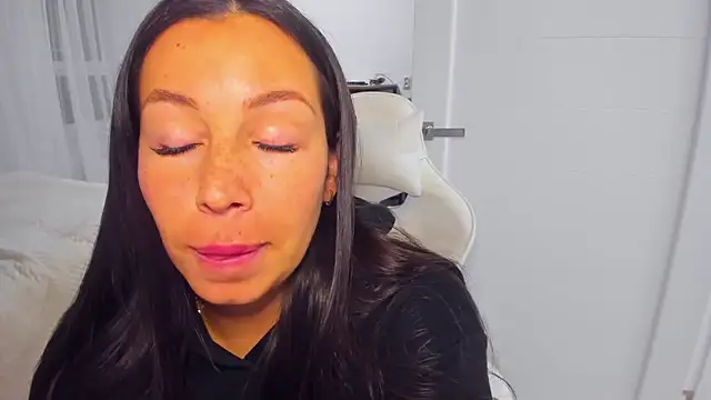 AvisFlowers live XXX chat