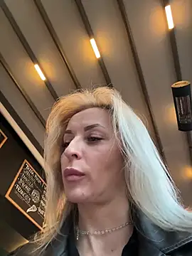 VikaBunny1のライブXXXチャット