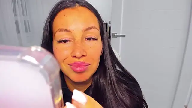 AvisFlowers' Live XXX Chat