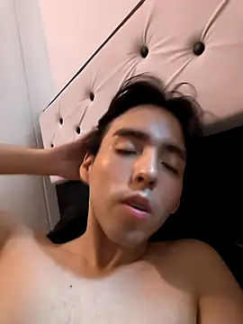 Lucca__555's Live XXX Chat