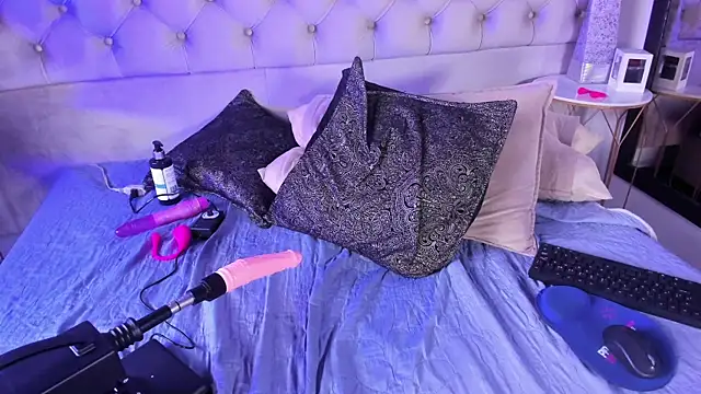 KiiraMonroe's Live XXX Chat