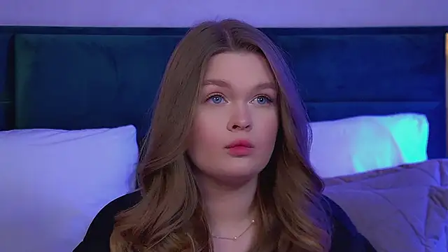 CrystalLyons' Live XXX Chat