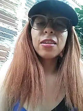 MirandaSingle élő XXX-chatje